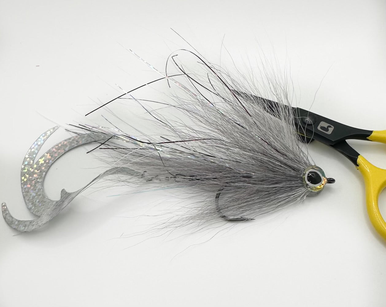 Blended Gray/White Pike Fly With Wiggle Tail 3/0 – North Country Fly Shop