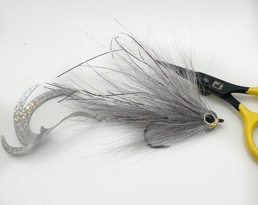 Blended Gray/White Pike Fly With Wiggle Tail 3/0